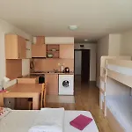 Alexandr Vigo Apartment *